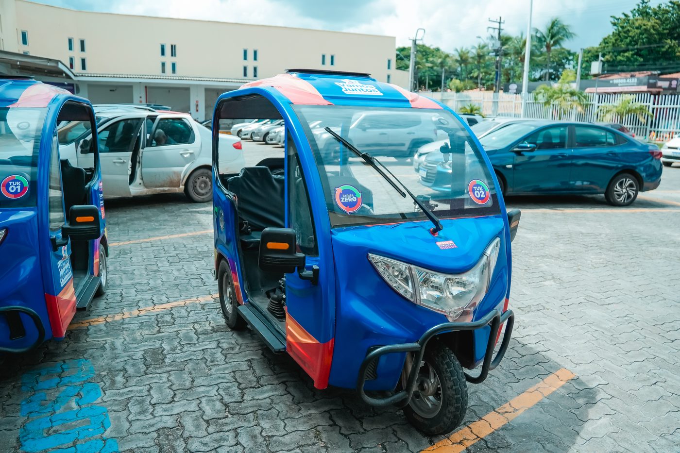 Frota de tuk-tuks da Rede Vamos Juntos